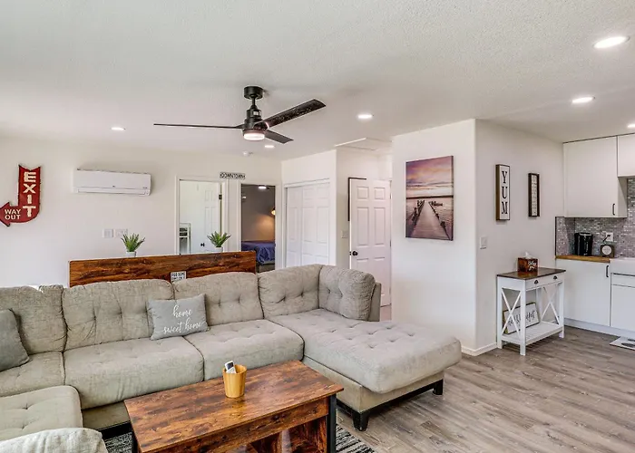 Charming Casita < 1 Mi To Route 66! Holiday home